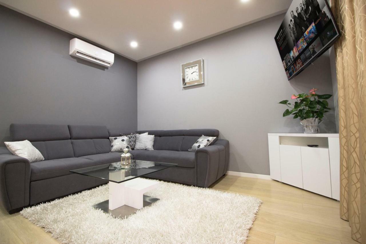 Apartment Deluxe Nana Макарска Экстерьер фото